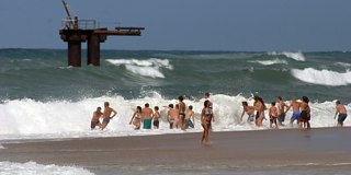 Seignosse Plage mit Wellen