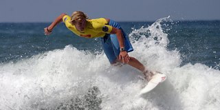 Jamie O Brien surfíng