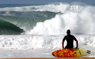 Relax in front of waves