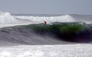 Kelly Slater checks it out in Hossegor