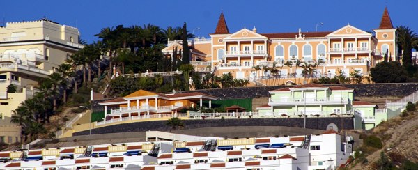 architecture for the new rich on the rocks