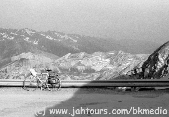 Die Berge im Hintergrund sind der Nationalpark Mercantour