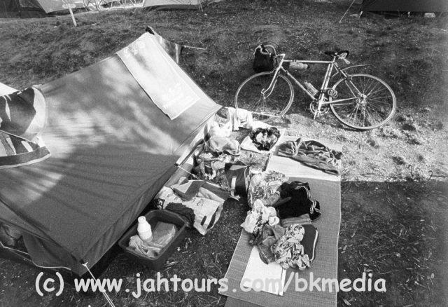 mein Platz hinter Gunters Zelt