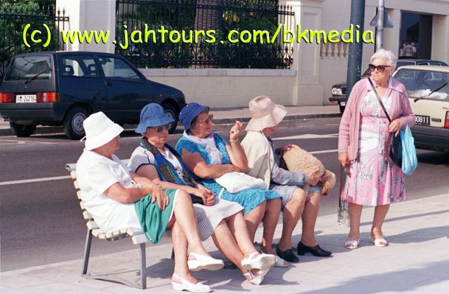 girls wonna have fun!