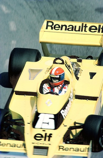 Jean-Pierre Jabouille im Renault schaltet und schaltet...